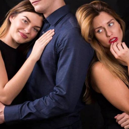 Как отбить парня у другой девушки?